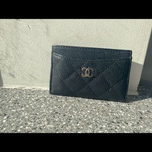 CHANEL
Caviar Quilted Card Holder Black